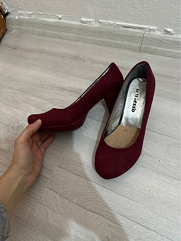 Diğer Kırmıızı topuklu ayakkabı