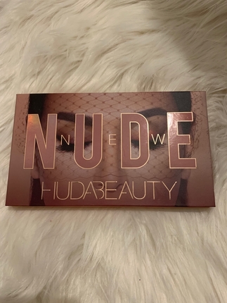 Huda Beauty Nude Palet