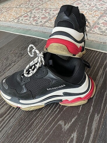 Balenciaga triple s