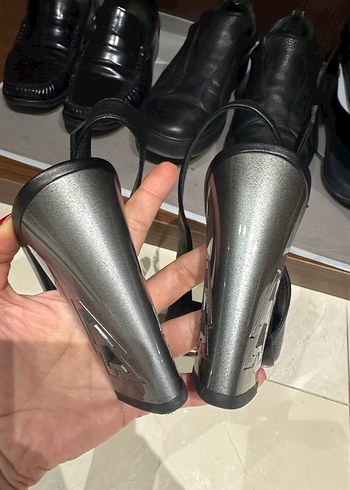 Kadın Siyah Deri Tokalı Stiletto - Görsel 2