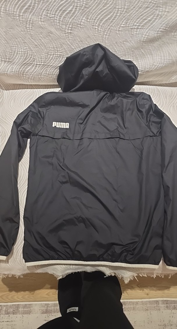 Puma Siyah Kapüşonlu Hafif Rüzgarlık — görsel 2/7