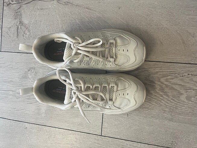35 Beden beyaz Renk Skechers ayakkabı