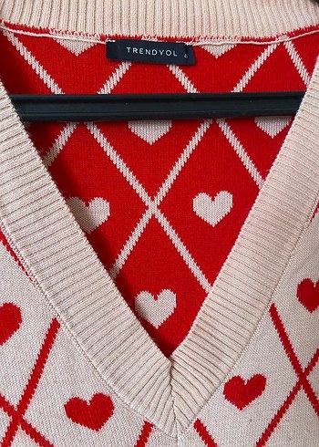 Pembe Kalp Desenli V Yaka Örgü Süveter - Görsel 3
