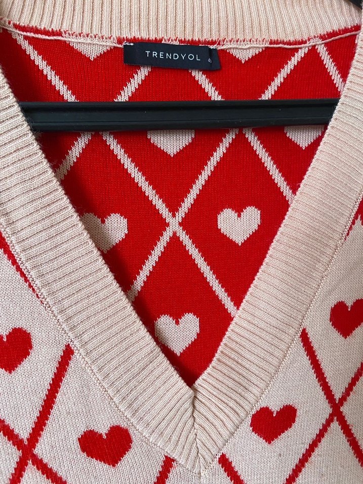 Pembe Kalp Desenli V Yaka Örgü Süveter - Görsel 3