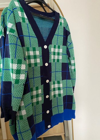 Kadın Desenli Örgü Hırka - Görsel 2