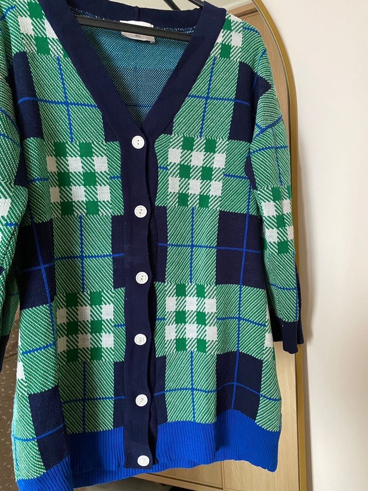 Kadın Desenli Örgü Hırka - Görsel 4