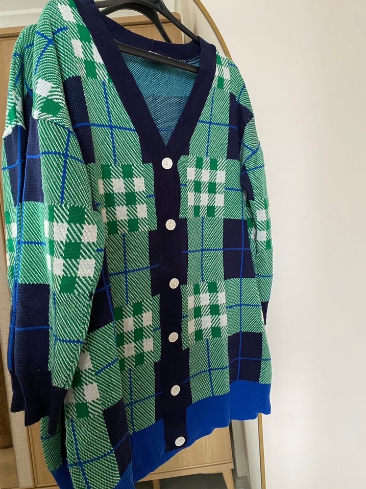 Kadın Desenli Örgü Hırka - Görsel 2