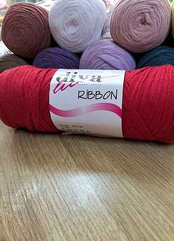 Diva Ribbon Puf ipi