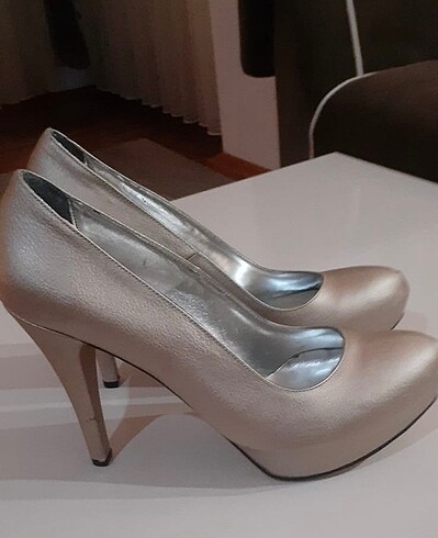 Sedefli Bej Rengi Topuklu Stiletto