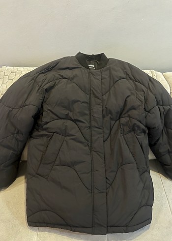 Mavi marka kapitone siyah şişme mont - Görsel 5