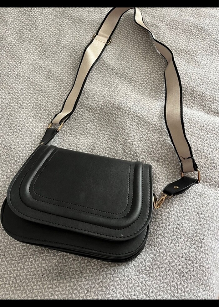 Uzun askılı siyah çanta - Görsel 2