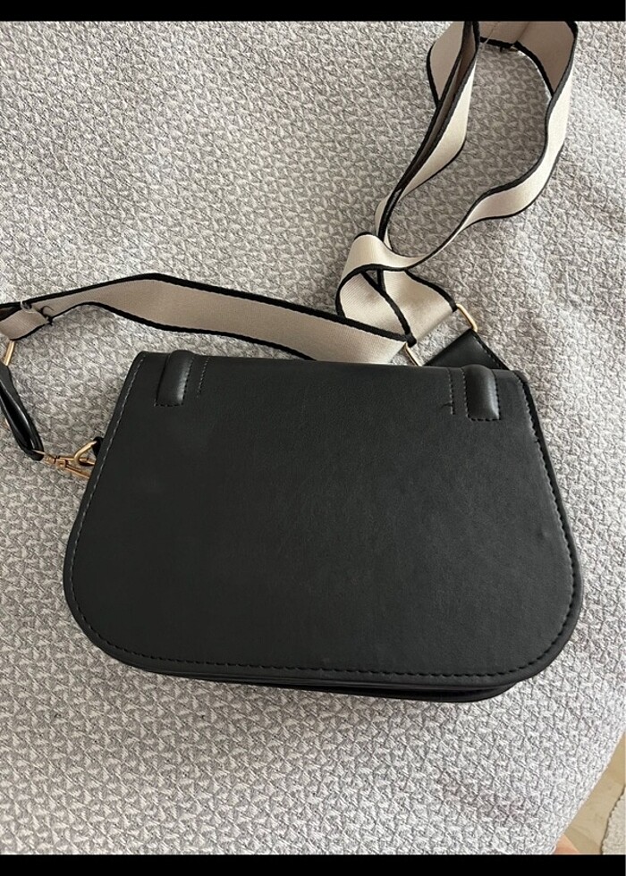 Uzun askılı siyah çanta - Görsel 4