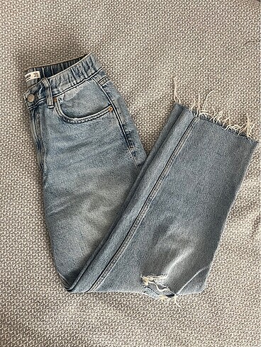 Pull and Bear Pull&Bear yırtık paça beli lastikli yüksek bel esnek jean