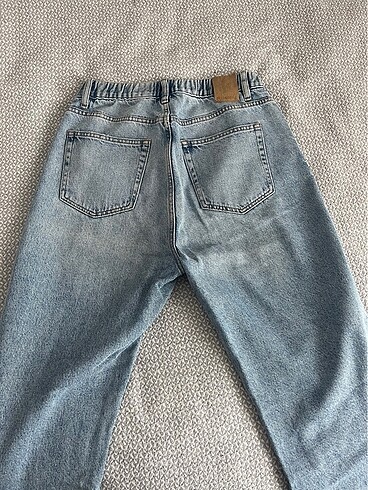 40 Beden mavi Renk Pull&Bear yırtık paça beli lastikli yüksek bel esnek jean