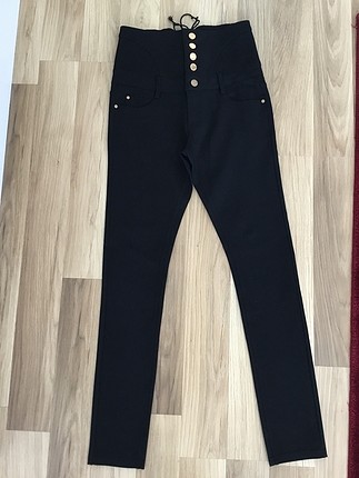Önü ve arka detaylı yüksek bel pantalon