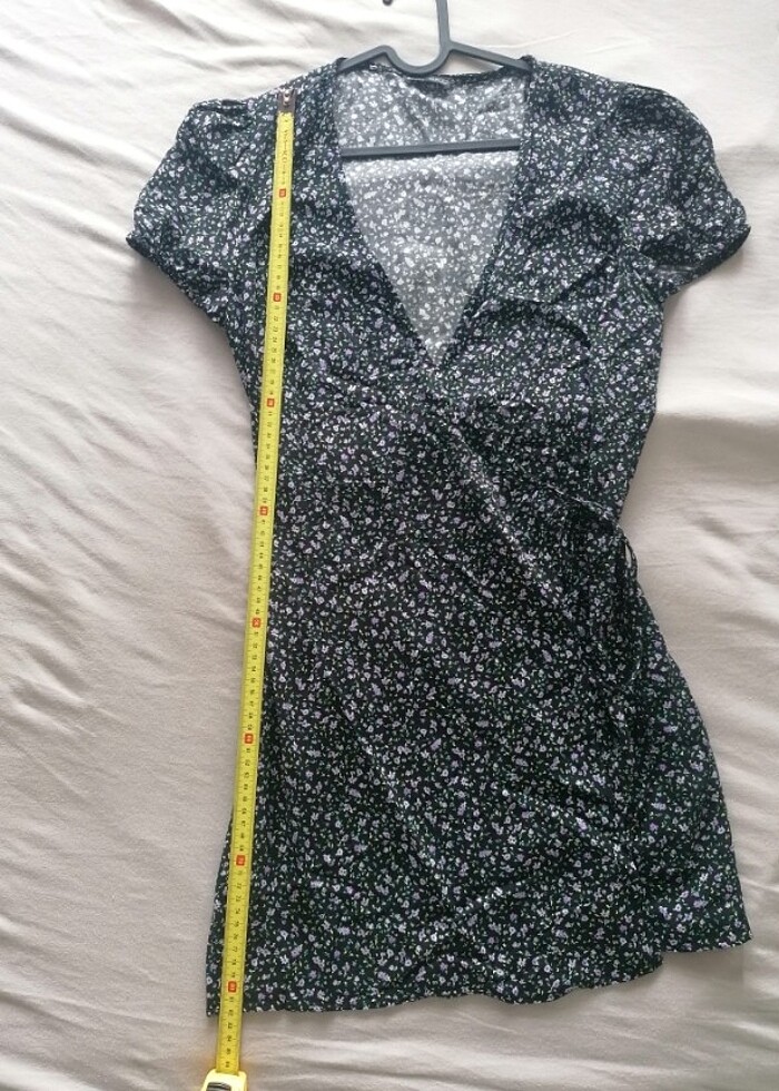 Bershka çiçek desenli kruvaze elbise - Görsel 4