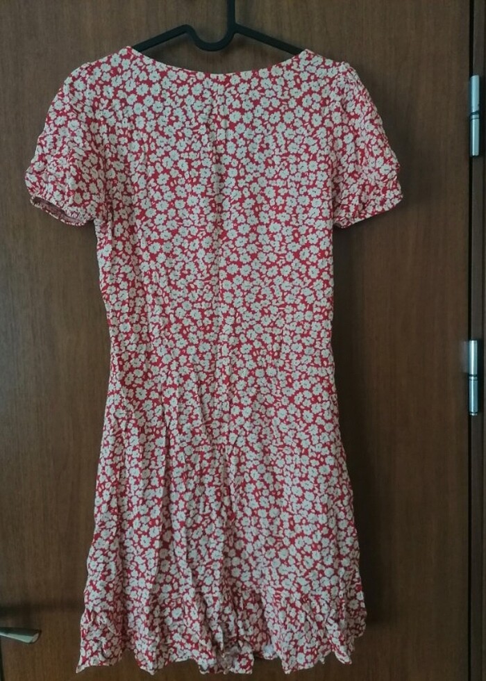 Kırmızı çiçek desenli elbise - Görsel 2