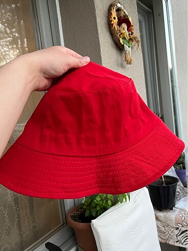 Kırmızı bucket şapka