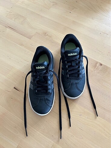 30 Beden siyah Renk Adidas Çocuk Ayakkabısı