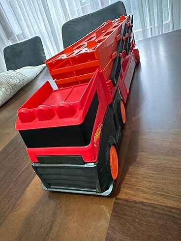 Hot Wheels Mega Tır
