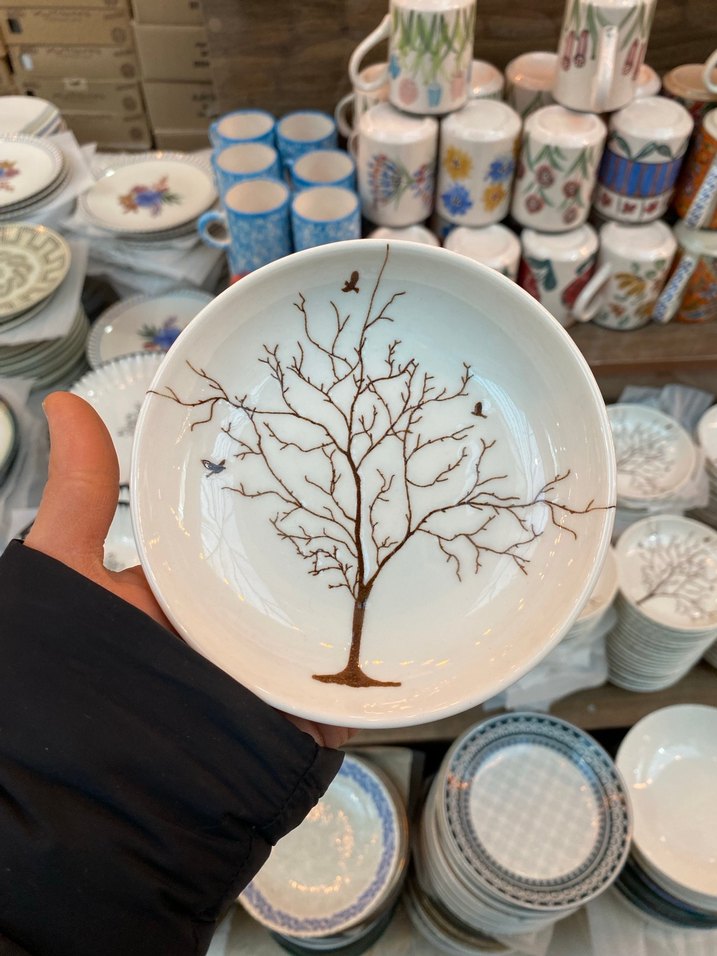 Beyaz Üzerine Ağaç Desenli Seramik Tabak - Görsel 3