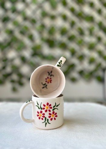 El Yapımı Çiçek Desenli Beyaz Seramik Kupa Seti - Görsel 2