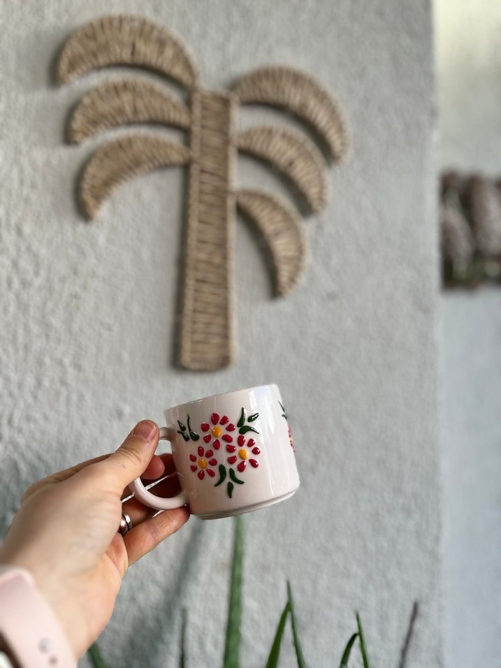 El Yapımı Çiçek Desenli Beyaz Seramik Kupa Seti - Görsel 3