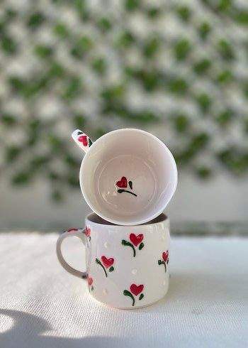 El Yapımı Kırmızı Kalp Desenli Beyaz Seramik Kupa - Görsel 2