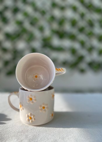 El Yapımı Beyaz Pastel Papatya Desenli Seramik Kupa - Görsel 2