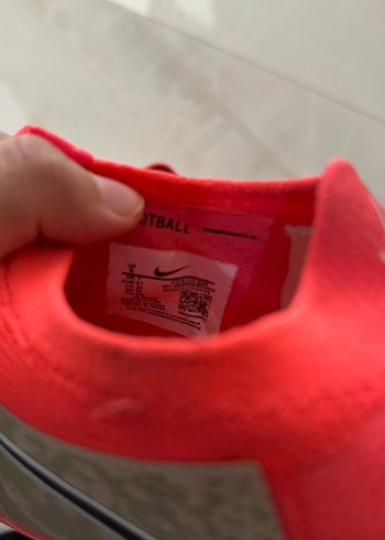 41 Beden pembe Renk Orgınal Nike Pembe Bağcıklı Erkek Futbol Ayakkabısı