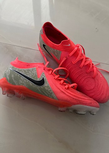 Orgınal Nike Pembe Bağcıklı Erkek Futbol Ayakkabısı