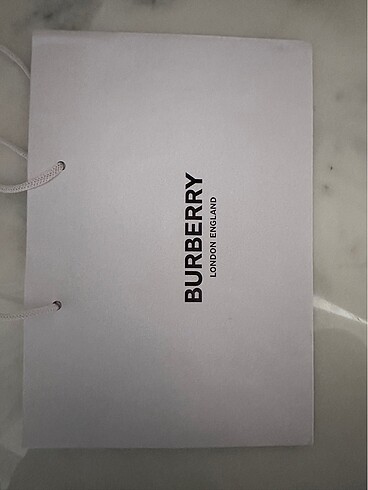 Burberry karton çanta