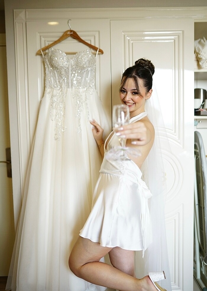 Özel dikim ipek gelinliğim - Görsel 4