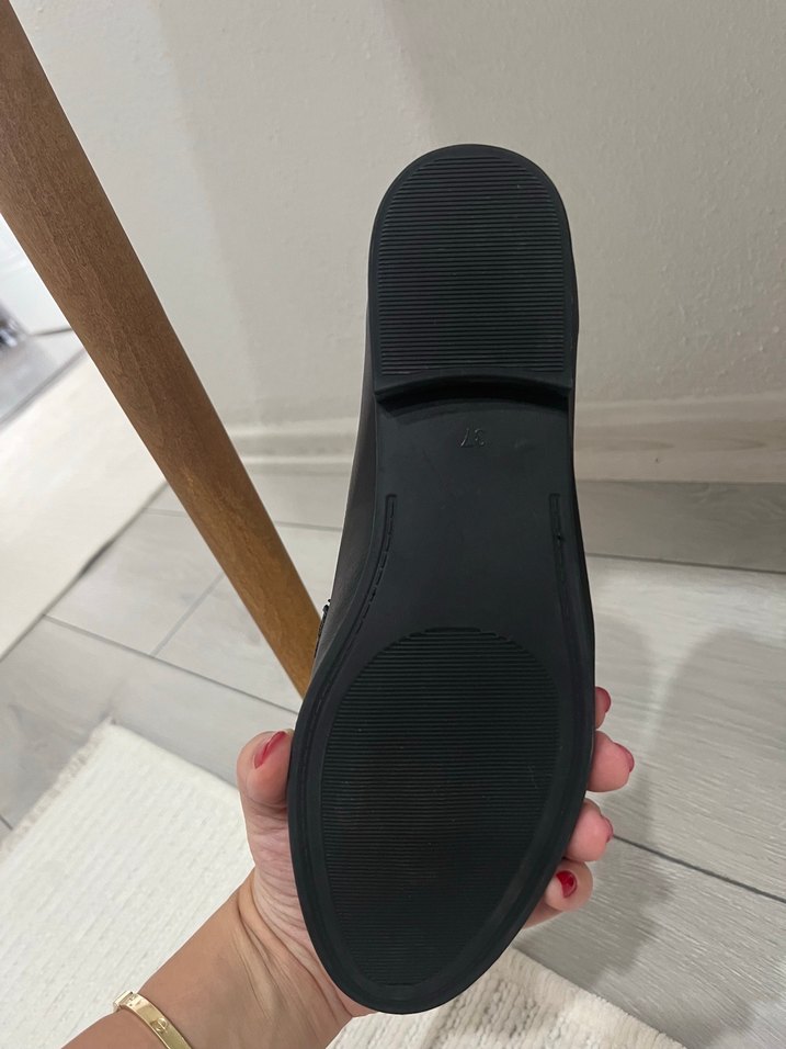 Altın Tokalı Siyah Deri Kadın Klasik Ayakkabı - Görsel 2