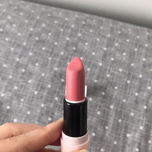 Beden pembe Renk Pretty by flormar ruj