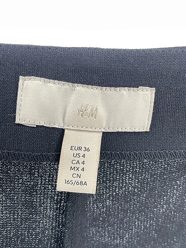 36 Beden siyah Renk H&M Mini Şort %70 İndirimli.