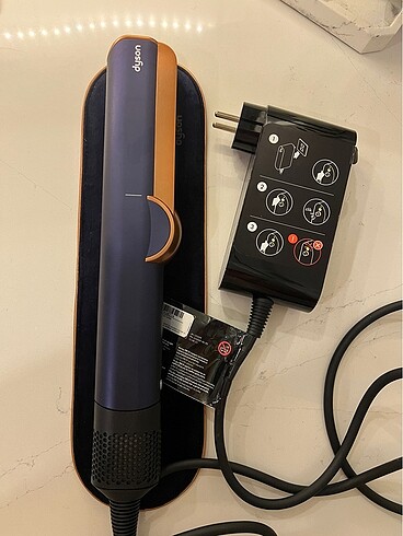 Dyson Airstrait