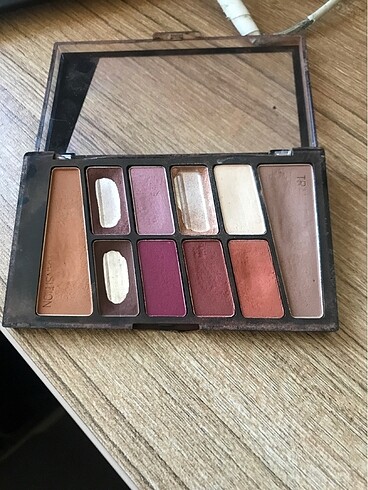 Wet n wild Wet n wild far paleti