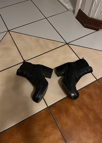 Siyah Deri Gotik Topuklu Kadın Bot - Görsel 3