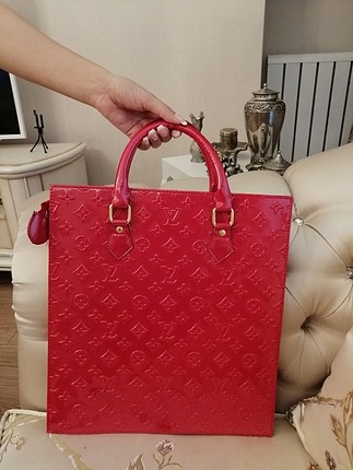 Louis Vuitton kırmızı çanta 