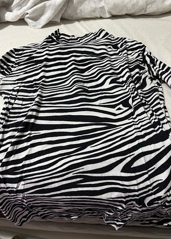 Uzun Kollu Zebra Desenli Balıkçı Yaka Bluz - Görsel 2