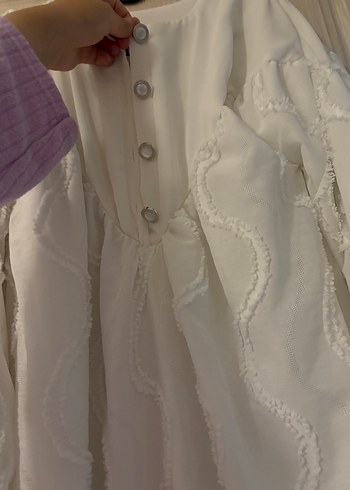 Nakışlı Beyaz V Yakalı elbise - Görsel 5