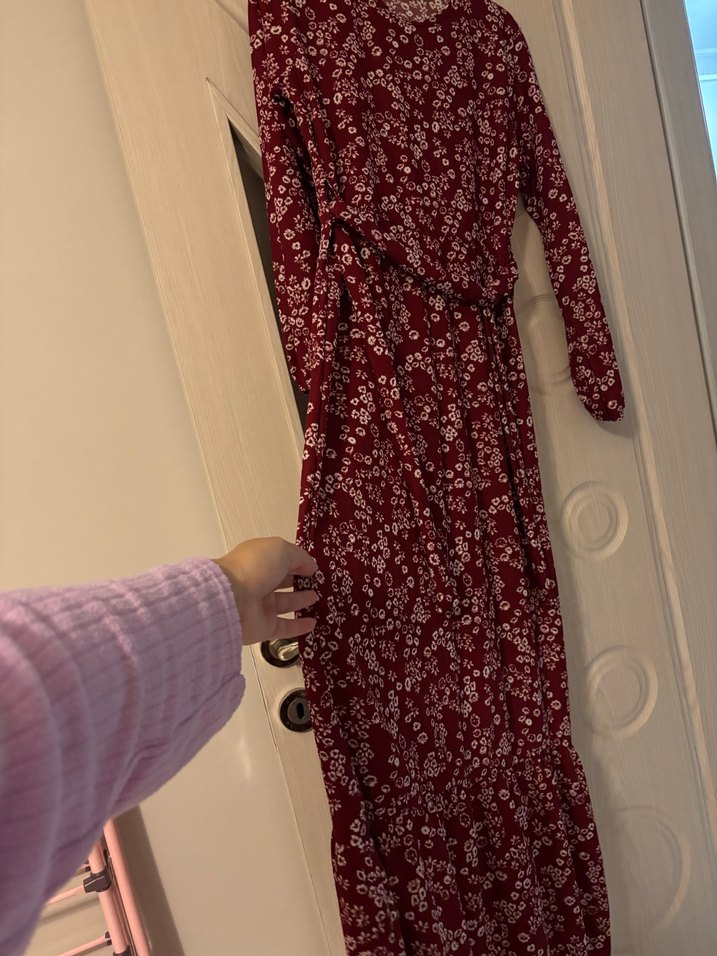 Uzun fırfır detaylı minik çiçek desenli elbise - Görsel 5