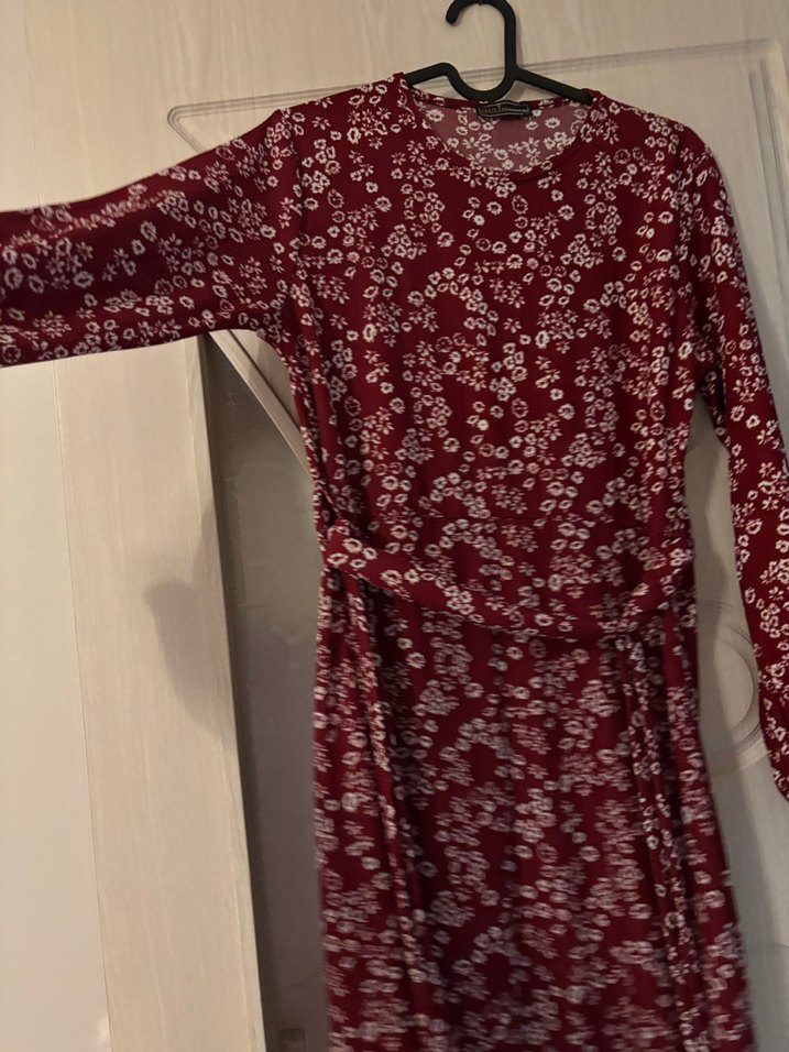 Uzun fırfır detaylı minik çiçek desenli elbise - Görsel 4