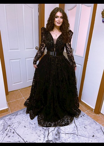 Diğer Siyah İşlemeli Uzun Gotik Abiye Elbise