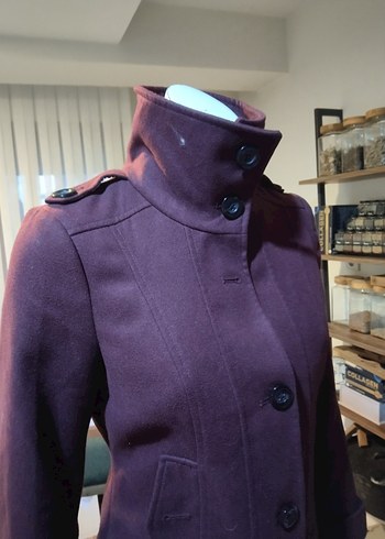 Düğmeli Yüksek Yakalı Kısa Kaban - Görsel 3