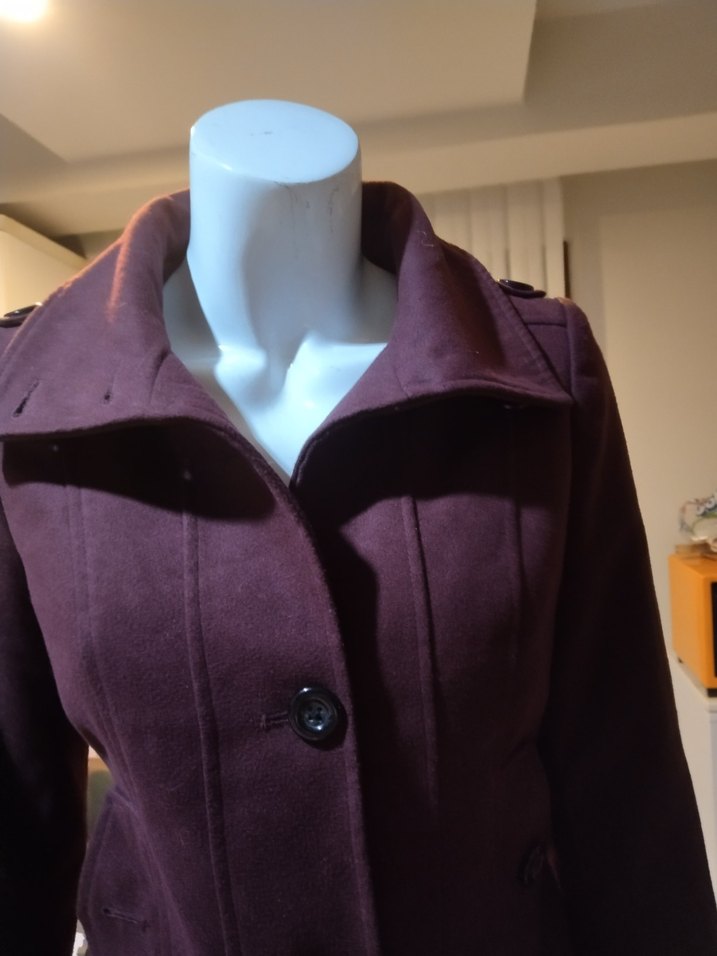 Düğmeli Yüksek Yakalı Kısa Kaban - Görsel 2