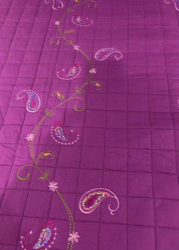 Renkli Nakışlı Çift Kişilik Mor Yatak Örtüsü - Görsel 3