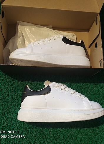 Alexander McQueen Tüm ürünlerimiz sıfır ve tüm numaralar mevcut kalıplar tam KALiP
