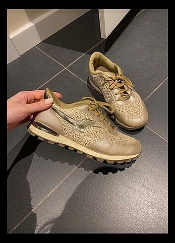 40 Beden Bambi Spor Ayakkabı 